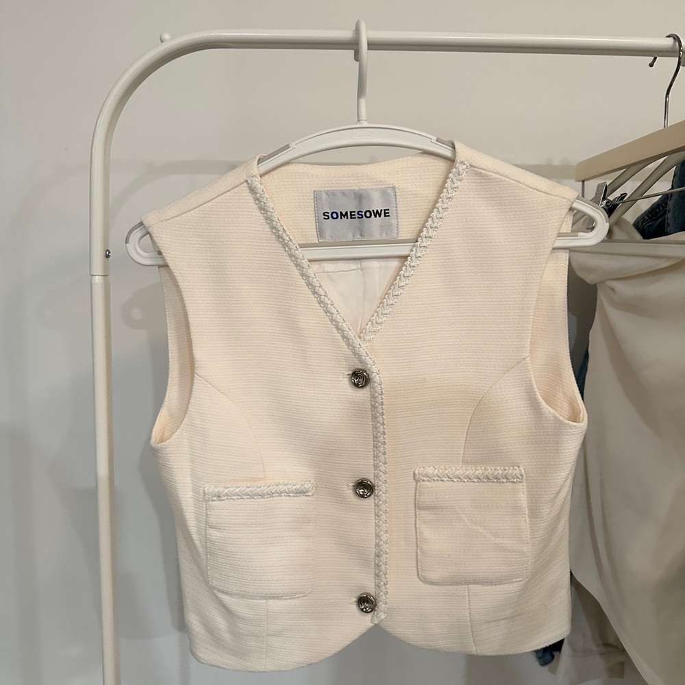Somesowe Cream Sleeveless Button-Up Vest